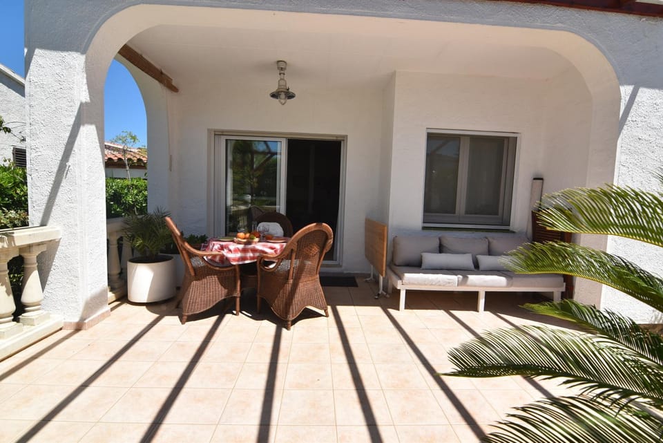 Off site, Balcony/Terrace