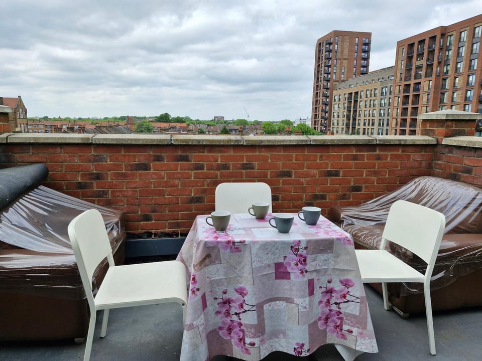 View (from property/room), Balcony/Terrace, Seating area