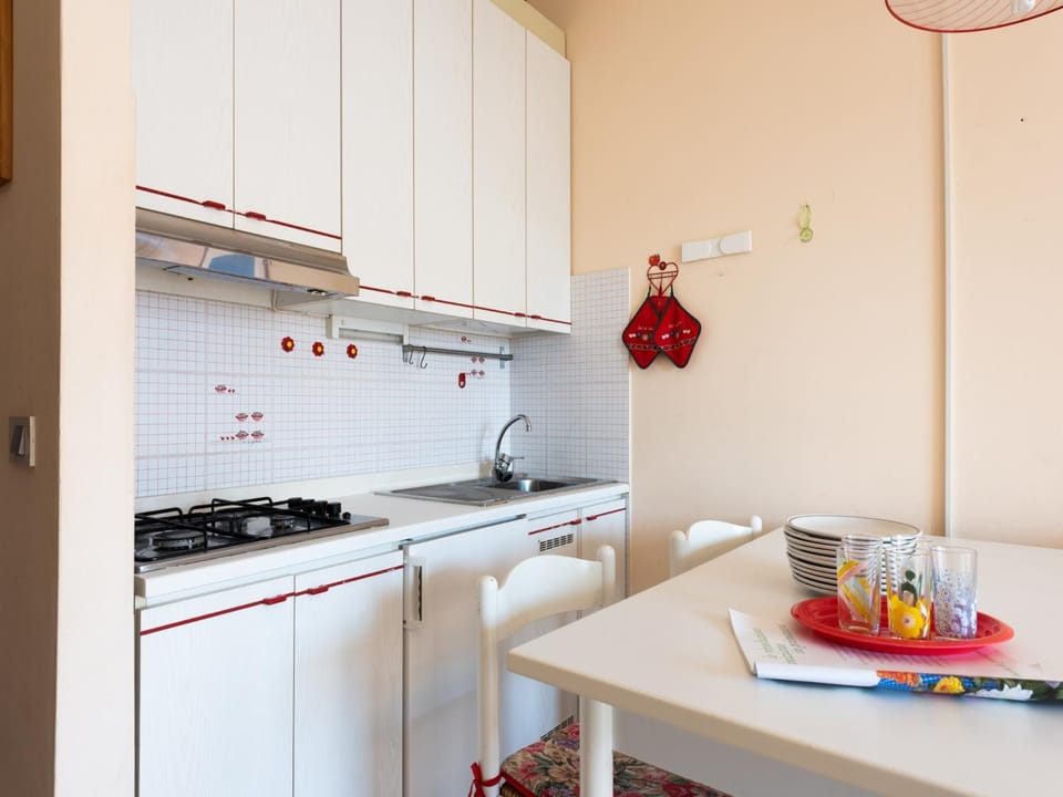 Dining area, kitchen