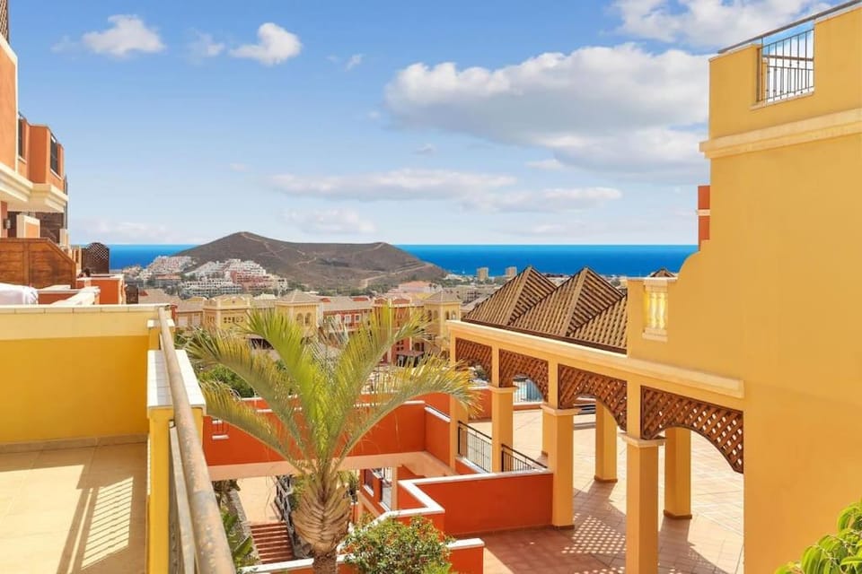 Luxury House Granada Park House in Playa de las Americas