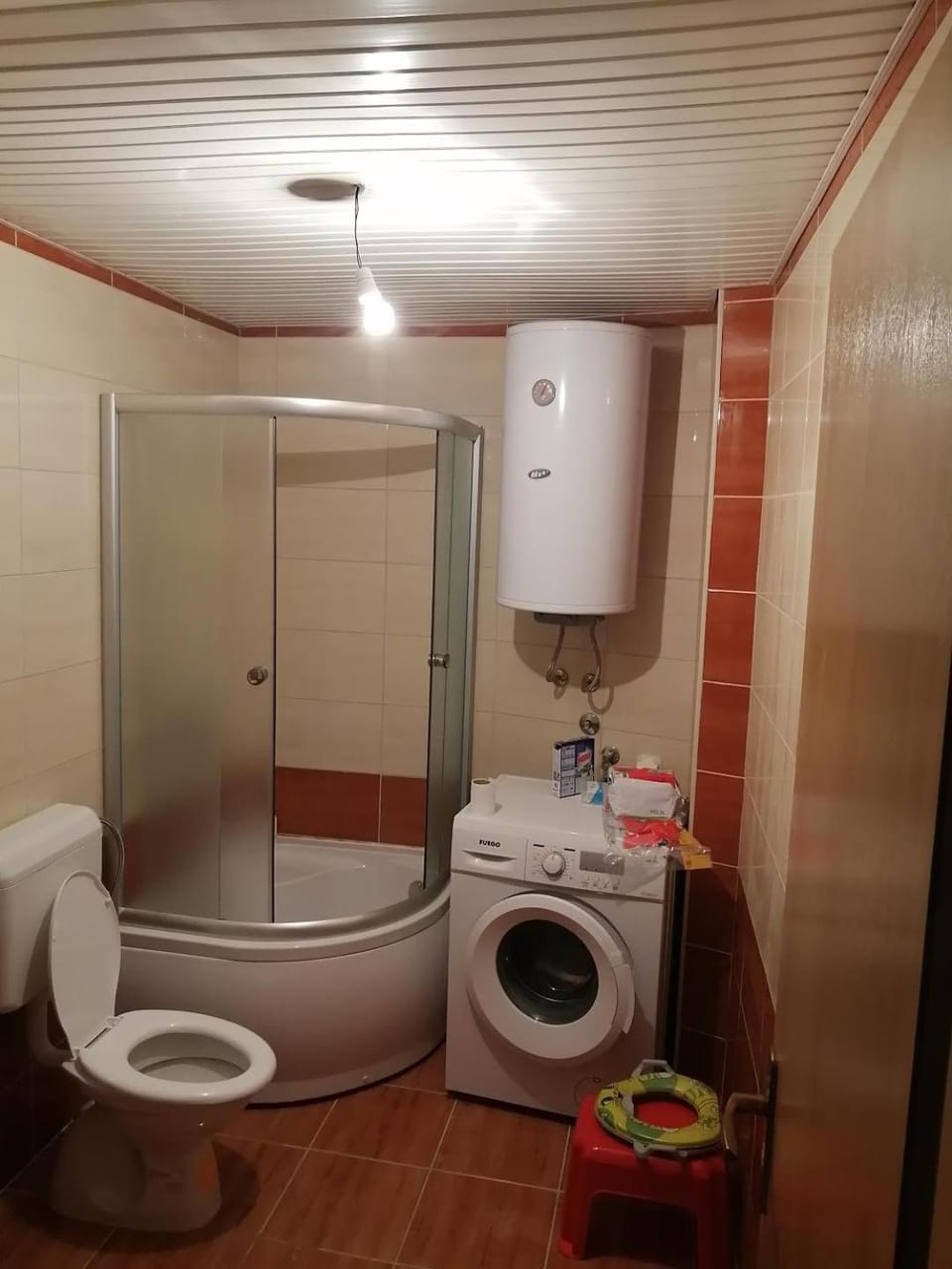 Shower, Toilet, Bathroom, washing machine