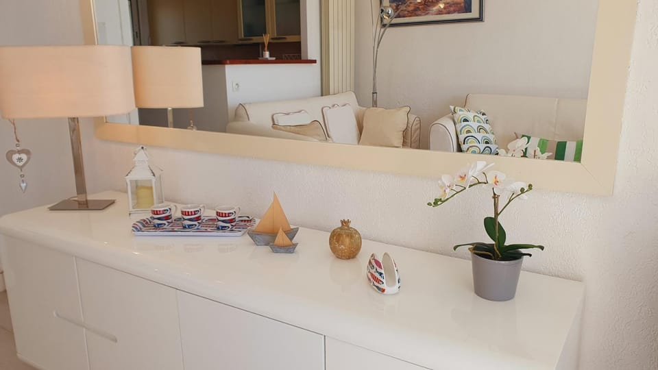 Living room, Decorative detail