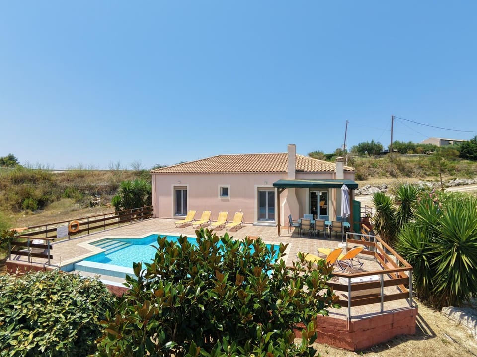 Property building, Patio, Day, Natural landscape, Garden, Garden view, Swimming pool, sunbed