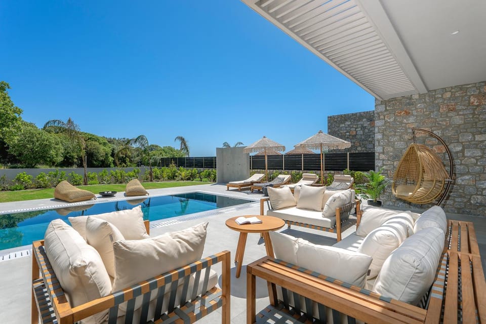 Patio, Day, Natural landscape, Garden, Living room, Seating area, Garden view, Pool view, Swimming pool, sunbed