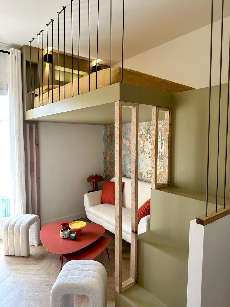 Bed, Living room