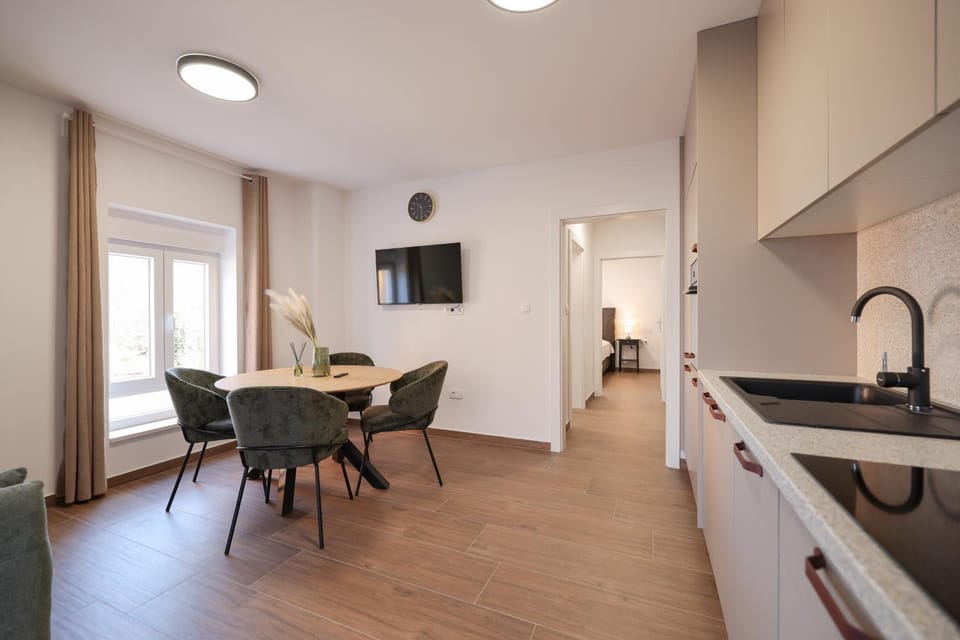 TV and multimedia, Kitchen or kitchenette, Living room, Seating area, Dining area, pet friendly, stove