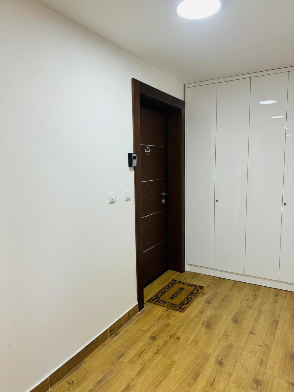 Facade/entrance, safe