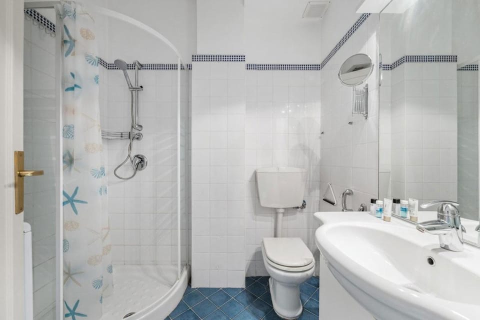 L'OISEAU BLEU Studio terrasse parking wifi Apartment in Roquebrune-Cap-Martin