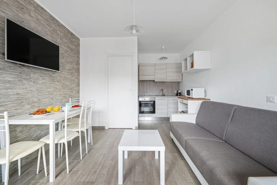 L'OISEAU BLEU Studio terrasse parking wifi Apartment in Roquebrune-Cap-Martin