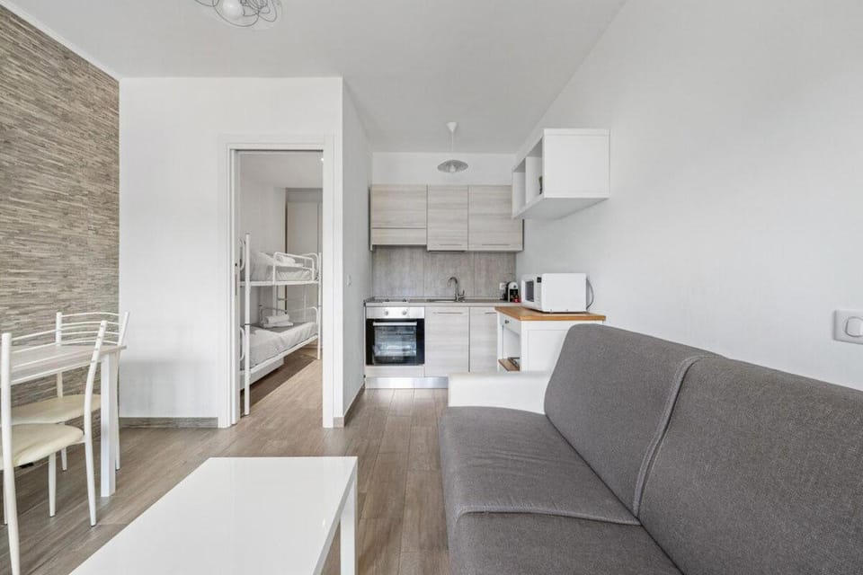 L'OISEAU BLEU Studio terrasse parking wifi Apartment in Roquebrune-Cap-Martin