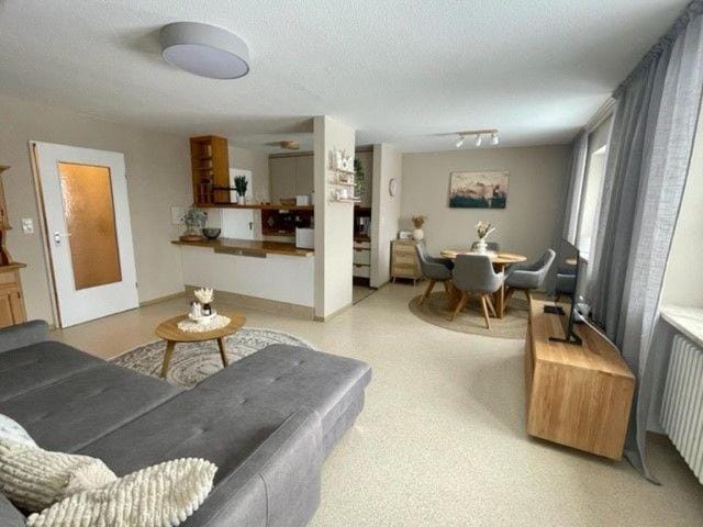 Kitchen or kitchenette, Living room, Seating area, Dining area