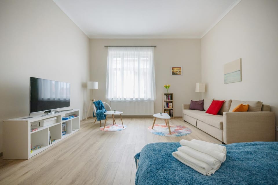 Bed, Living room