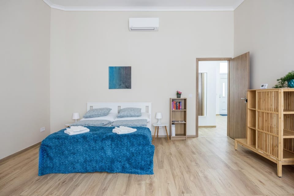 Living room, air conditioner