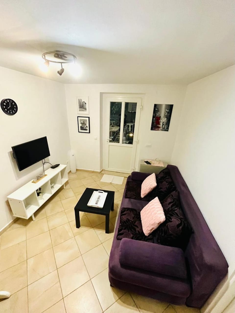 TV and multimedia, Living room, Seating area