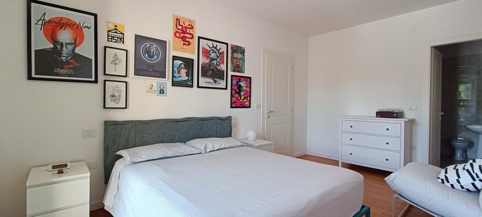 Bed, Photo of the whole room