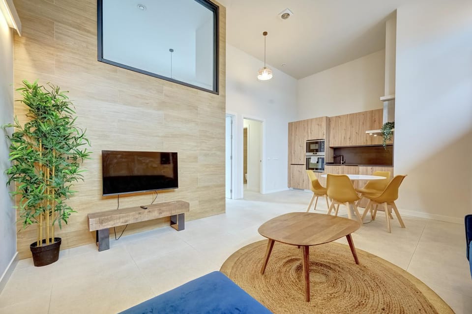TV and multimedia, Kitchen or kitchenette, Living room, Seating area, Dining area