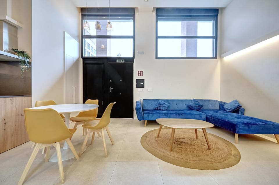 Kitchen or kitchenette, Living room, Seating area, Dining area