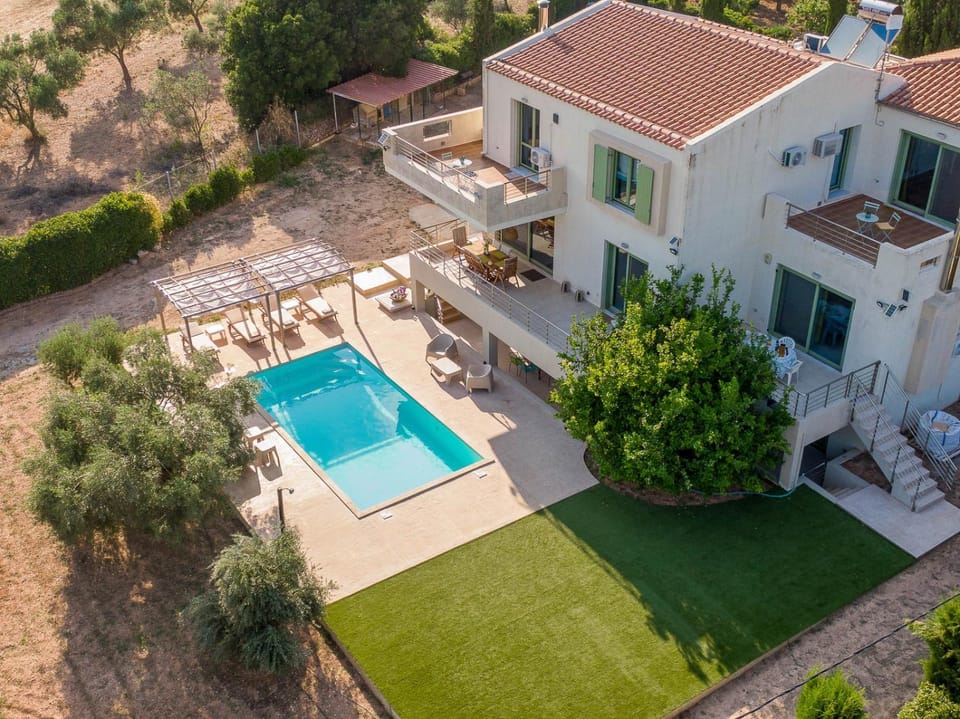 Elia country villa 5BR 5BA with Private Pool Villa in Euboea