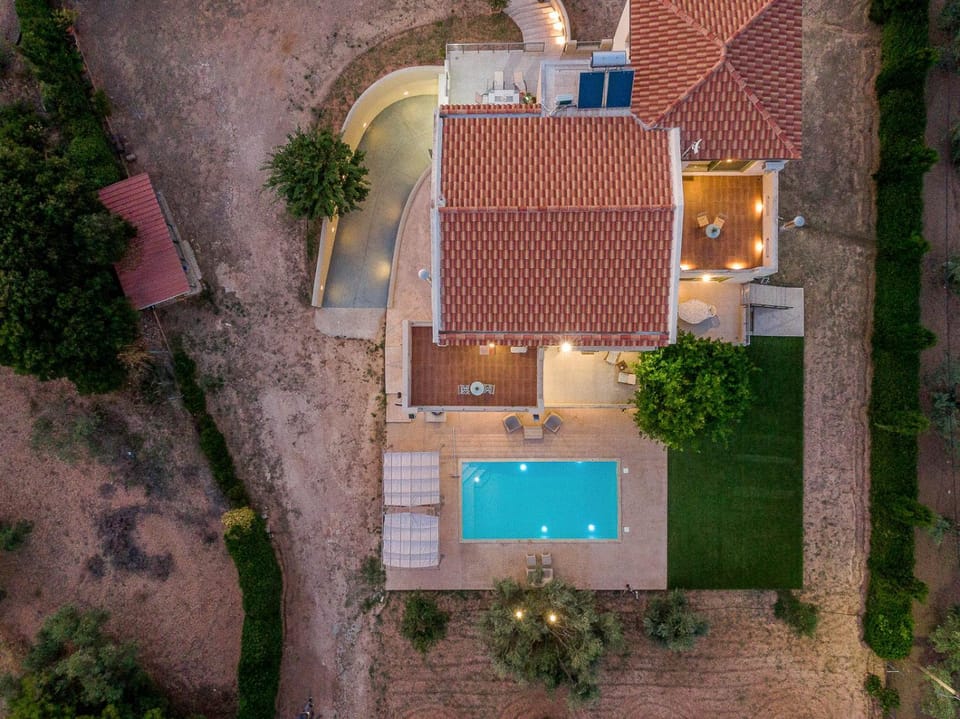 Elia country villa 5BR 5BA with Private Pool Villa in Decentralized Administration of Attica