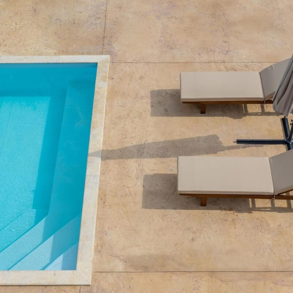 Pool view, Swimming pool, sunbed