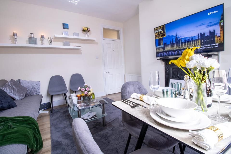 Luxury 2 Bed Apartment in the Heart of Mayfair Your Stylish London Retreat 4th floor no lift Apartment in City of Westminster