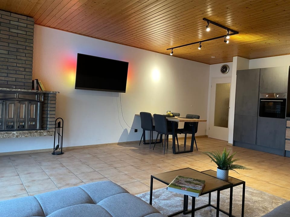 TV and multimedia, Living room, Seating area