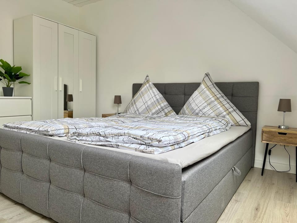 Bed, Bedroom, wardrobe