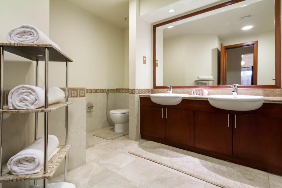 Shower, Toilet, Bathroom, towels