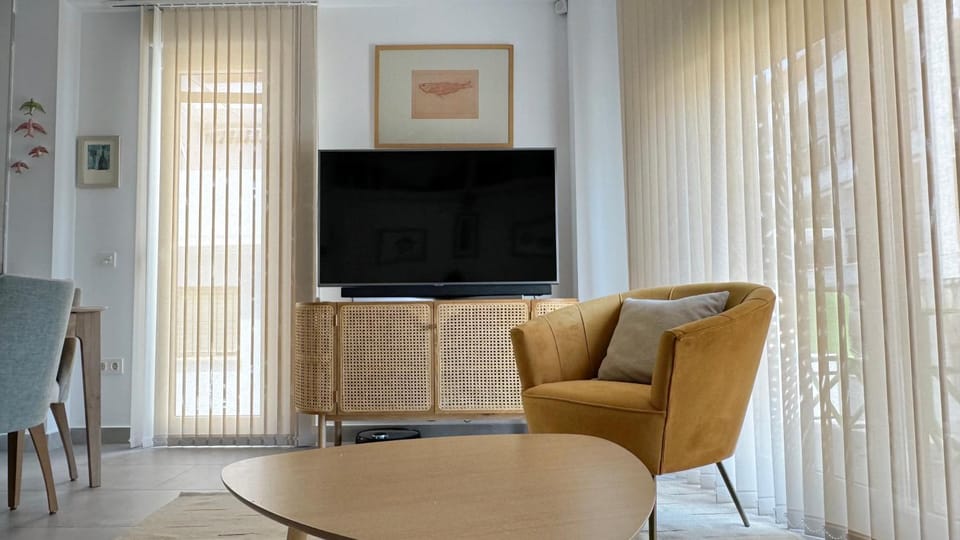Communal lounge/ TV room, TV and multimedia, Living room, Evening entertainment