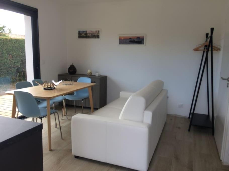 Joli studio de 25m2 avec terrasse, idéal pour un couple Apartment in Gujan-Mestras