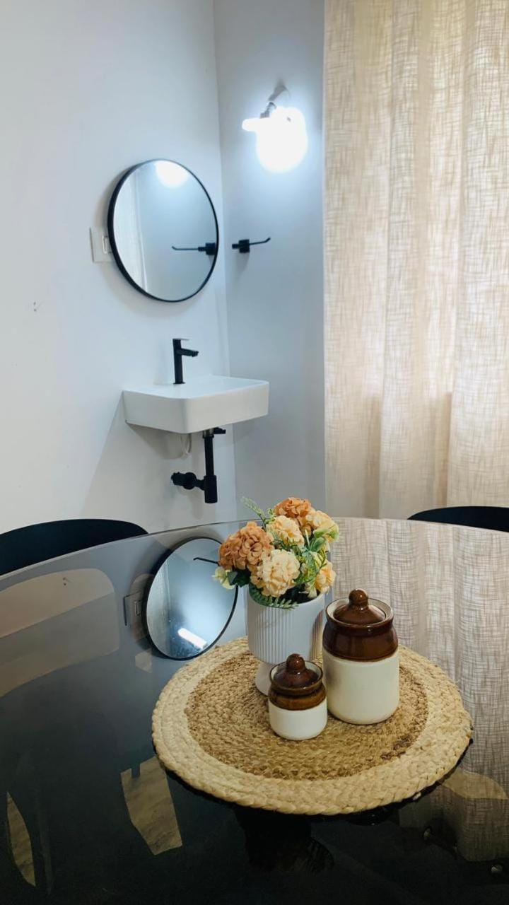 Cozy 2-bedroom service apartment with free parking Apartment in Bengaluru