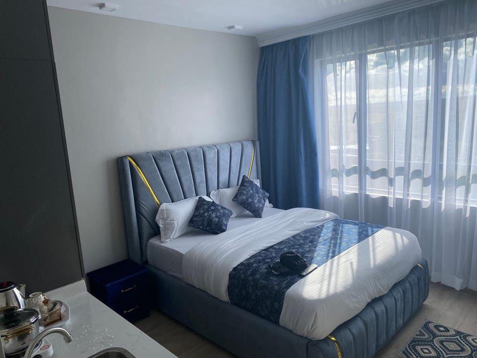 Favorite staycation And Airport Experience -Hospitality by Janice Apartment in Nairobi