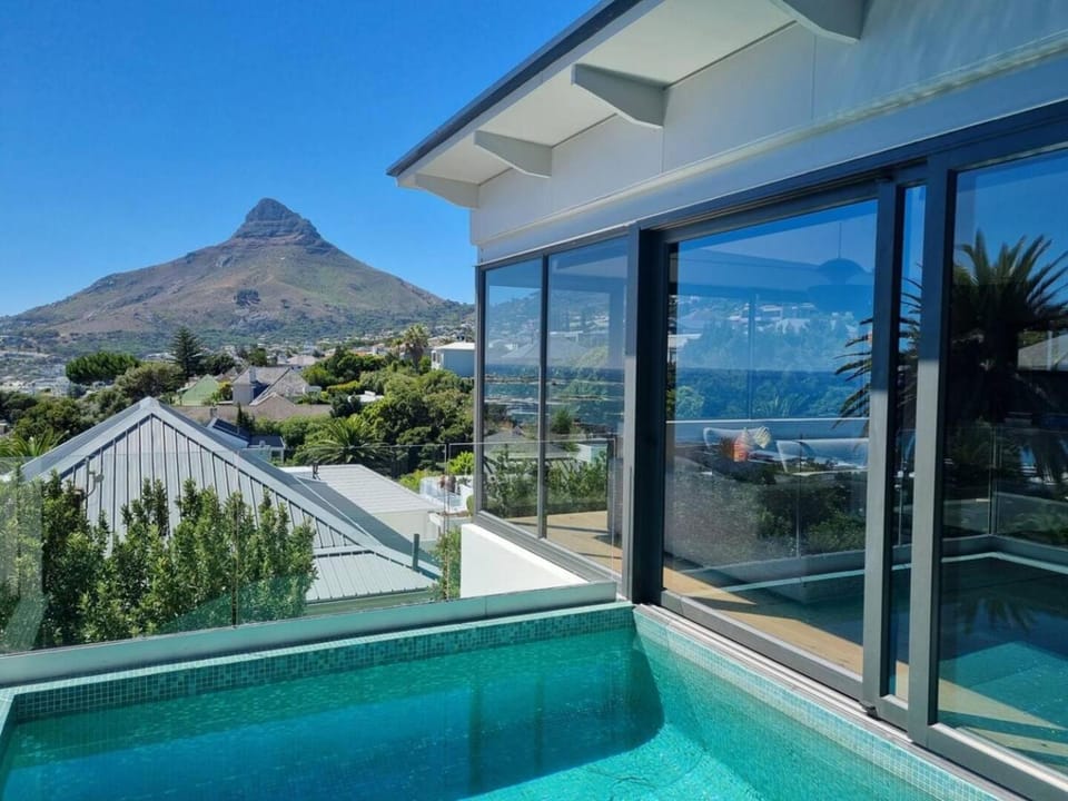 Amara 2 -Designer Penthouse with Solar Power Apartment hotel in Camps Bay