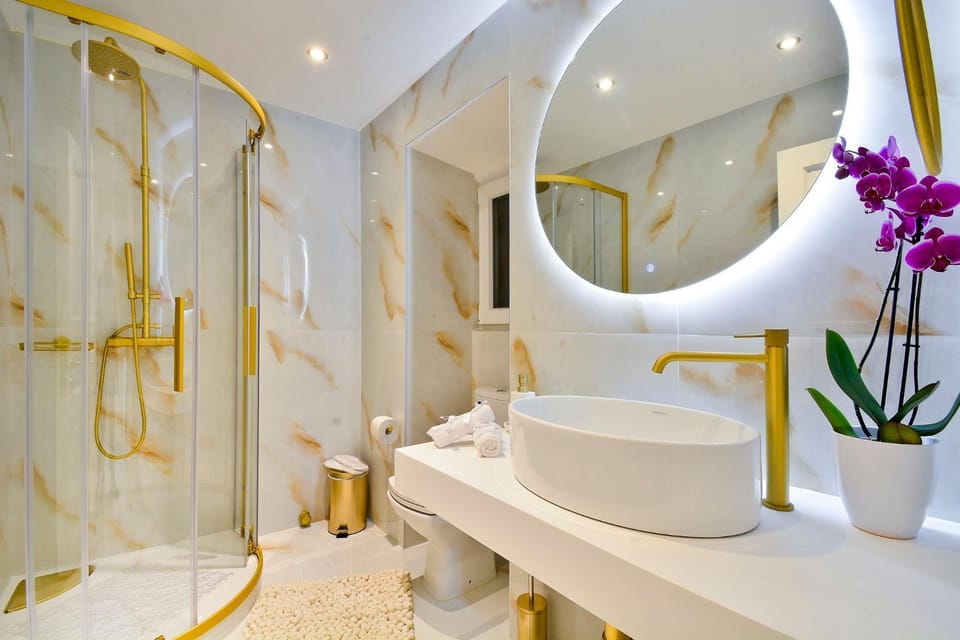 Shower, Bathroom, towels