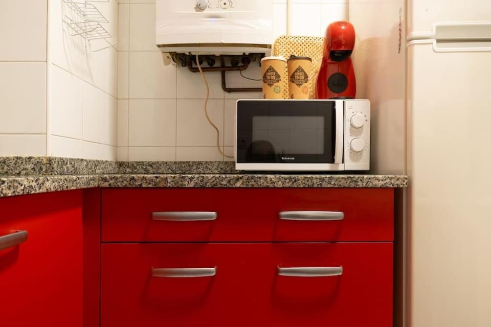 Kitchen or kitchenette, oven