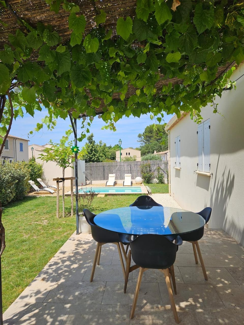 Patio, Day, Garden, Dining area, Garden view