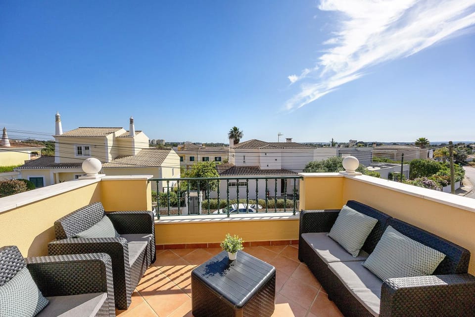 Property building, Balcony/Terrace, Living room