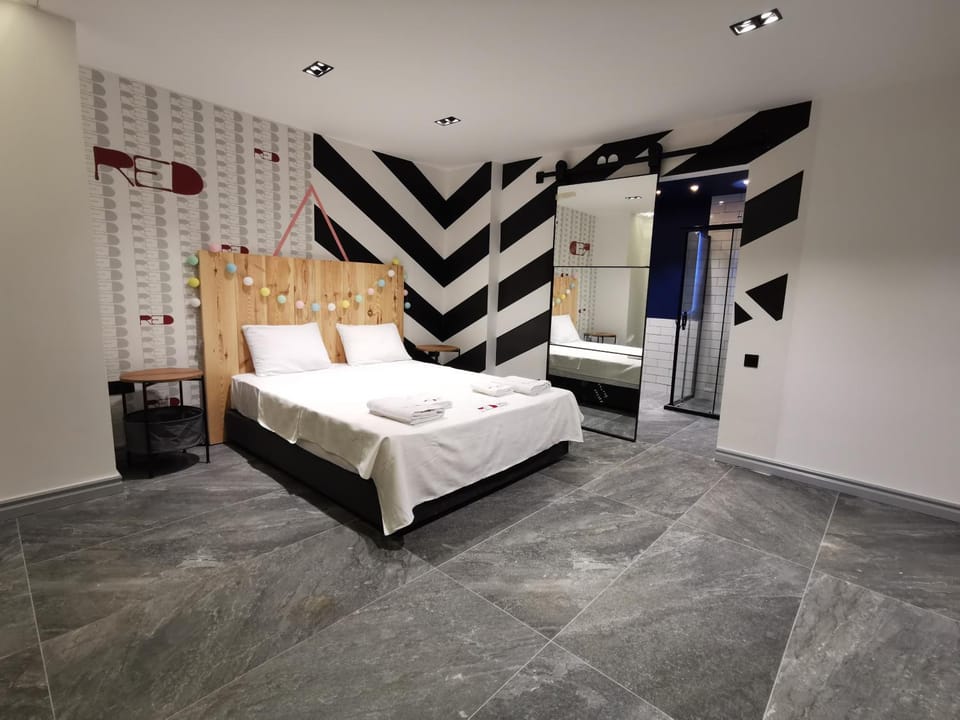 Bed, Photo of the whole room, Bedroom