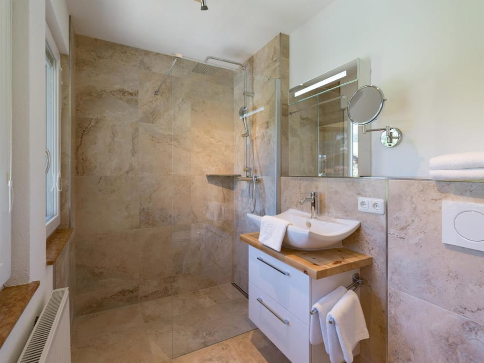 Shower, Bathroom, towels