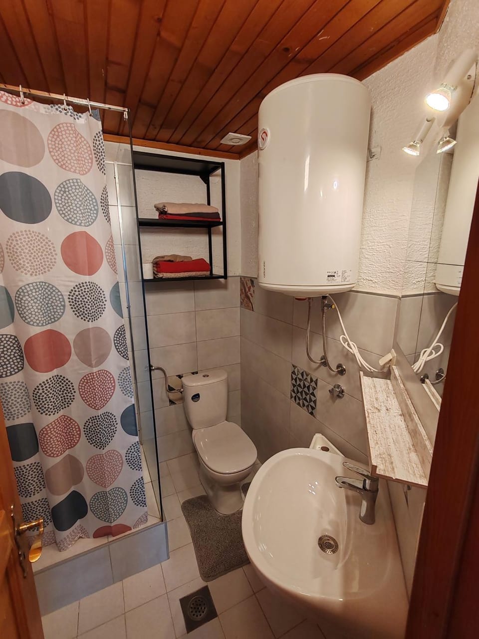 Shower, Toilet, Bathroom, towels