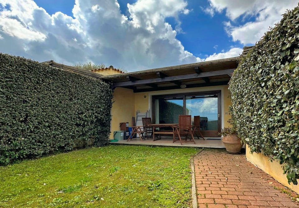 Property building, Patio, Garden, Dining area, Garden view