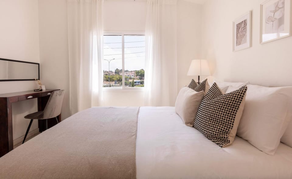 Bed, Photo of the whole room, Bedroom, hair dresser