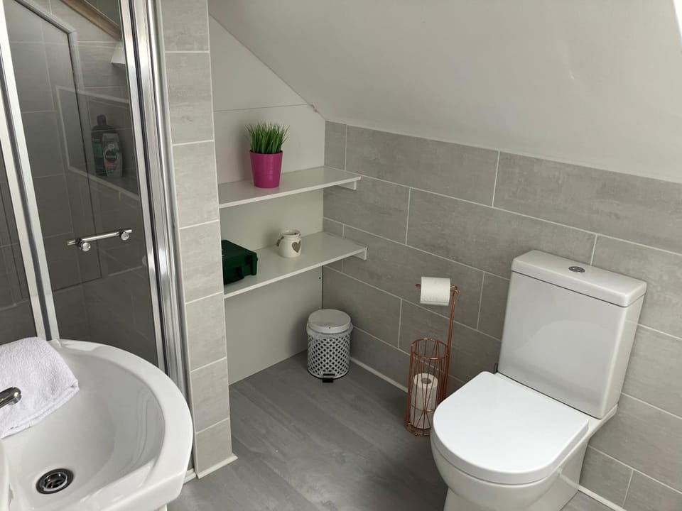 V93C9R0 Stone View Wonderful spacious two bed attic rooms private entrance private bathroom with kitchenette Apartment in County Kerry