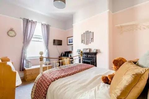 Victorian Guest House 200m from the Seafront Vacation rental in Wirral