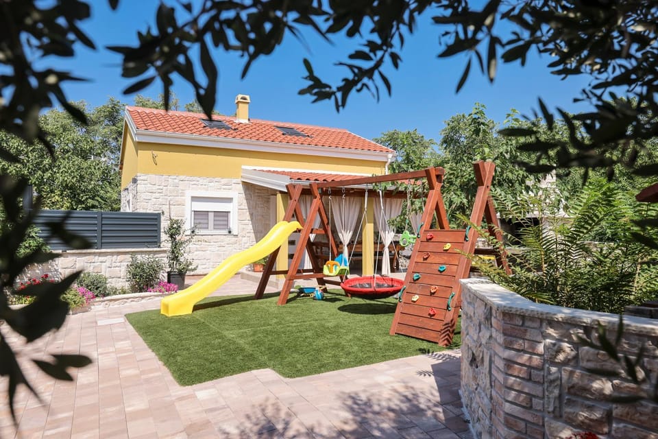 Day, Children play ground, Garden