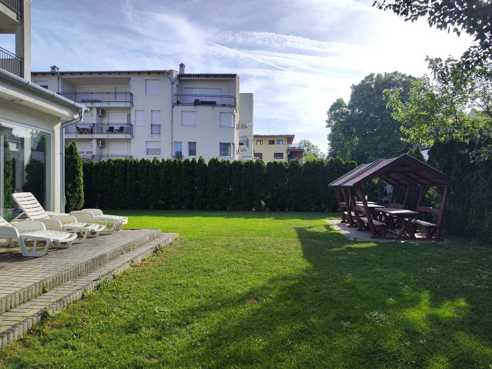 Plázs Wellnes Apartman Apartment in Siófok