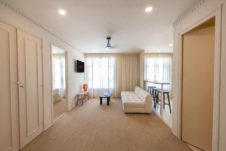 TV and multimedia, Living room, Seating area, Dining area, wardrobe