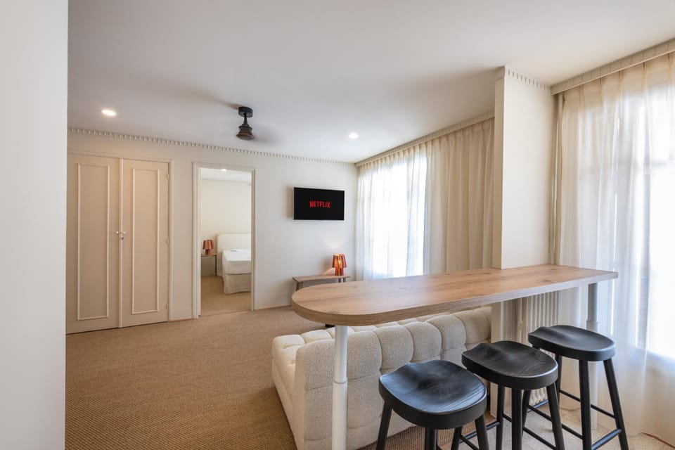 TV and multimedia, Living room, Seating area, Dining area, wardrobe