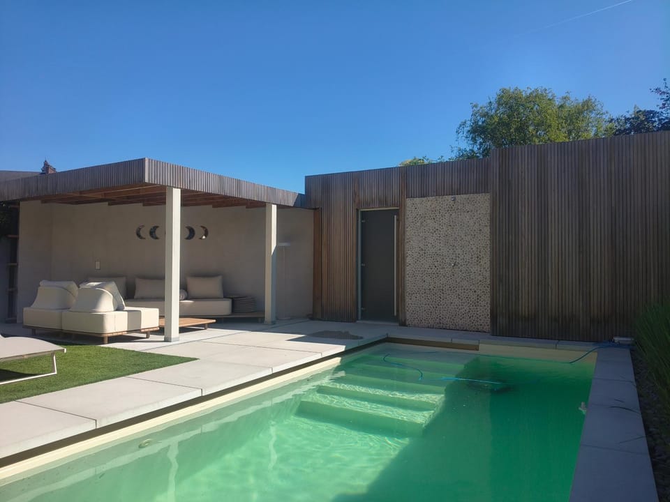 Nova Nocte Urban Private Pool & Spa Retreat House in Flanders