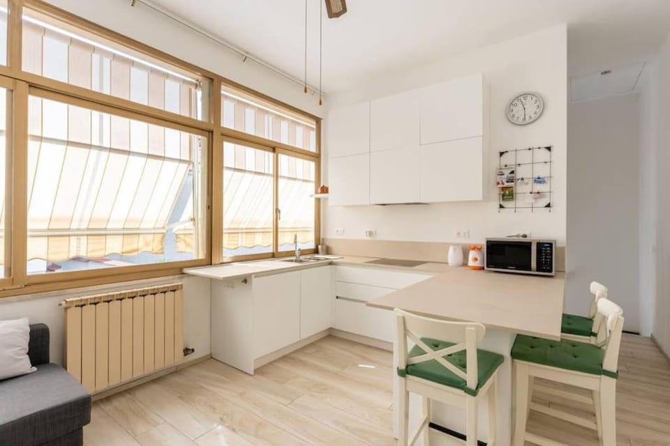 Cute Flat near the Beach with Parking Apartment in Viareggio